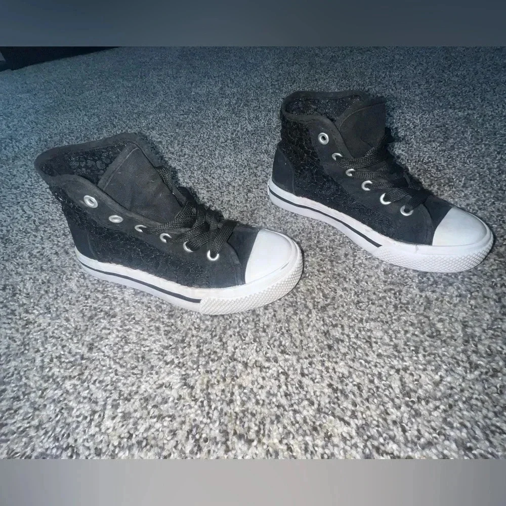 Joe boxer high top tennis shoes